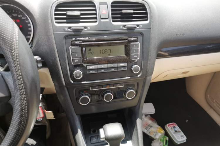 Used Volkswagen Golf 2010 1.4 TSI Automatic Comfort Model Audio And AC Panel