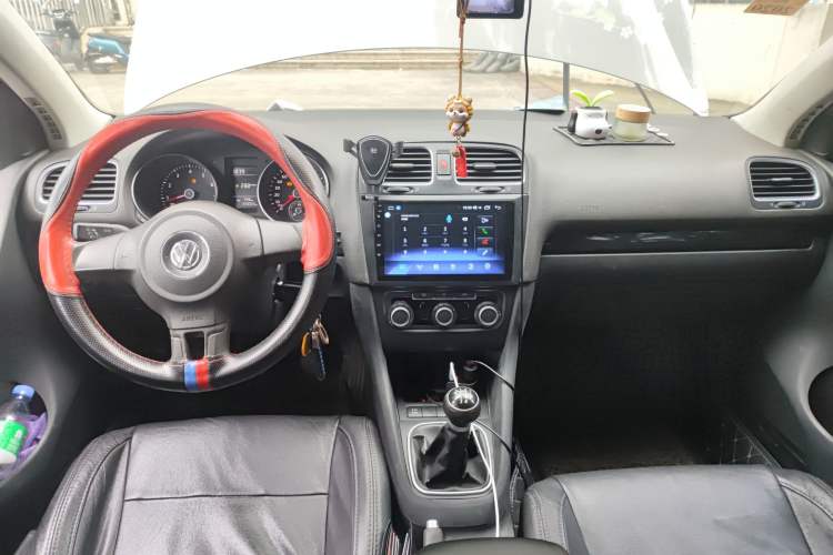 Used Volkswagen Golf 2010 1.4 TSI Manual Comfort Model Center Console