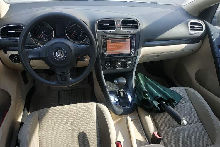 Used Volkswagen Golf 2010 1.4 TSI Automatic Comfort Model Center Console