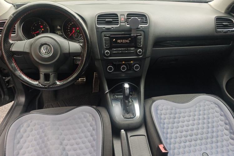 Used Volkswagen Golf 2010 1.4 TSI Automatic Comfort Model Center Console