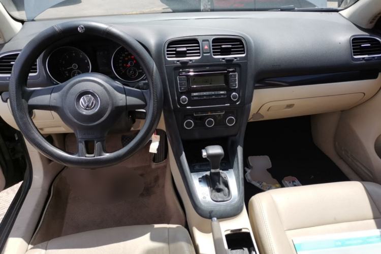 Used Volkswagen Golf 2010 1.4 TSI Automatic Comfort Model Center Console