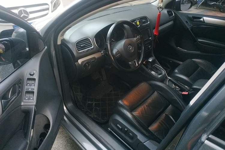 Used Volkswagen Golf 2010 1.4 TSI Automatic Luxury Model Driver Seat