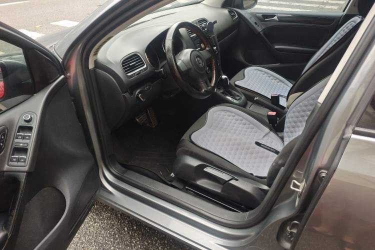 Used Volkswagen Golf 2010 1.4 TSI Automatic Comfort Model Driver Seat