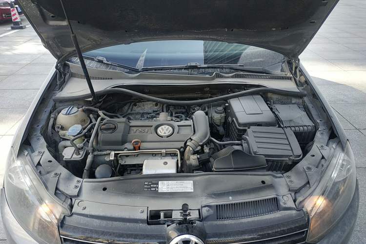 Used Volkswagen Golf 2010 1.4 TSI Automatic Comfort Model Engine Bay