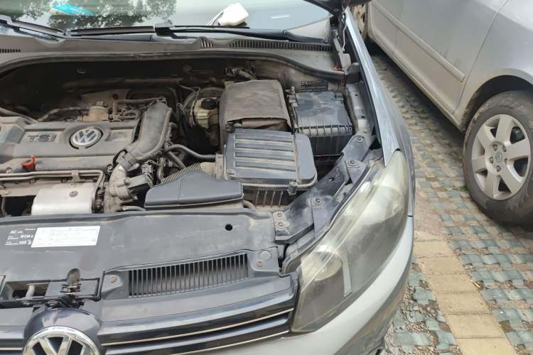 Used Volkswagen Golf 2010 1.4 TSI Manual Comfort Model Engine Bay Left