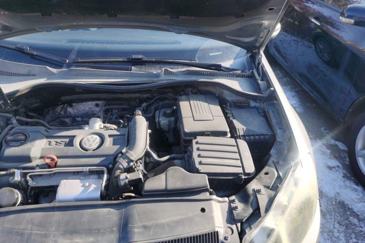 Used Volkswagen Golf 2010 1.4 TSI Automatic Comfort Model Engine Bay Left