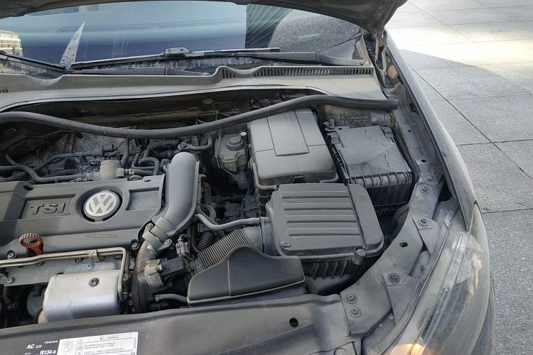 Used Volkswagen Golf 2010 1.4 TSI Automatic Comfort Model Engine Bay Left