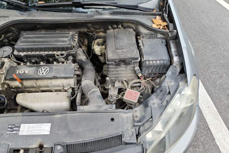 Used Volkswagen Golf 2010 1.6 Manual Fashion Model Engine Bay Left
