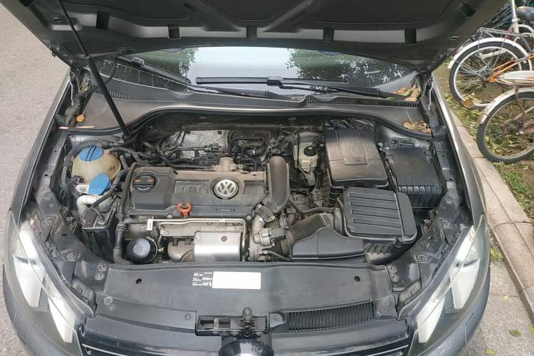 Used Volkswagen Golf 2010 1.4 TSI Automatic Luxury Model Engine Bay