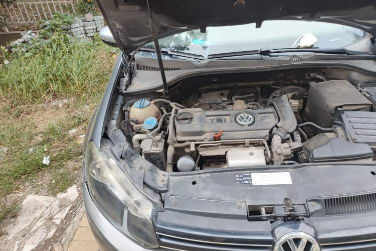 Used Volkswagen Golf 2010 1.4 TSI Manual Comfort Model Engine Bay Right