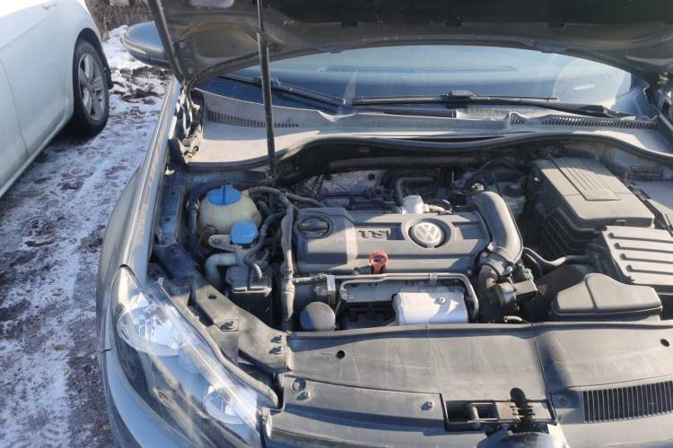 Used Volkswagen Golf 2010 1.4 TSI Automatic Comfort Model Engine Bay Right