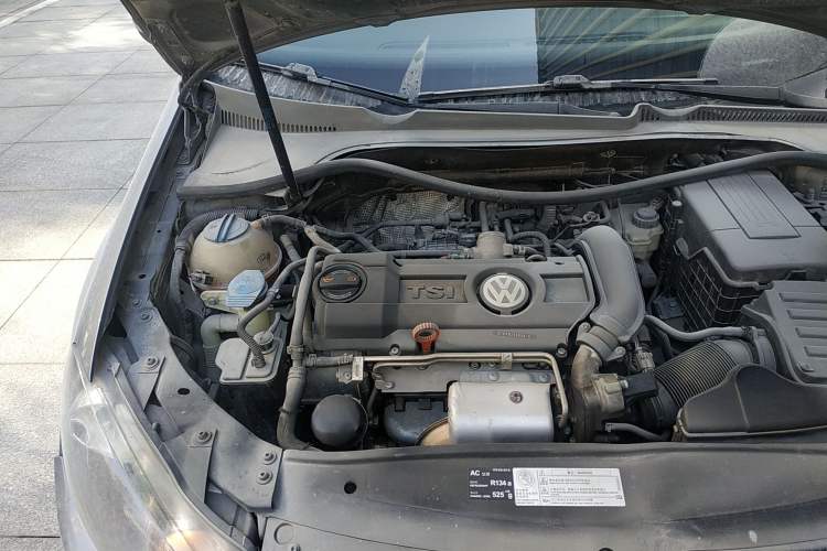 Used Volkswagen Golf 2010 1.4 TSI Automatic Comfort Model Engine Bay Right