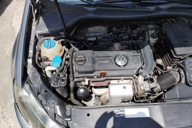 Used Volkswagen Golf 2010 1.4 TSI Automatic Comfort Model Engine Bay Right