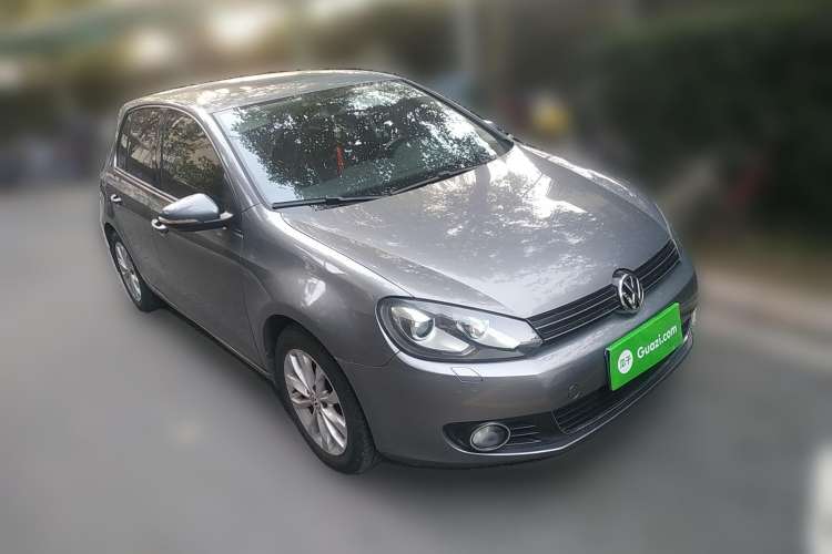 Used Volkswagen Golf 2010 1.4 TSI Automatic Luxury Model Front Right 45 Deg