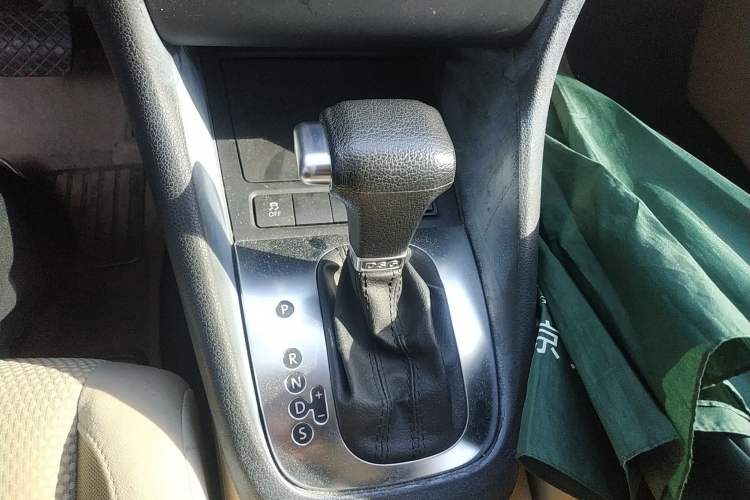 Used Volkswagen Golf 2010 1.4 TSI Automatic Comfort Model Gear Lever