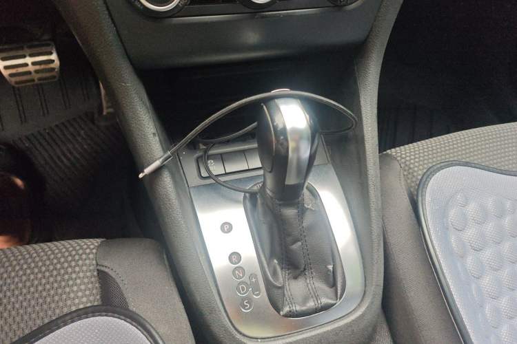 Used Volkswagen Golf 2010 1.4 TSI Automatic Comfort Model Gear Lever