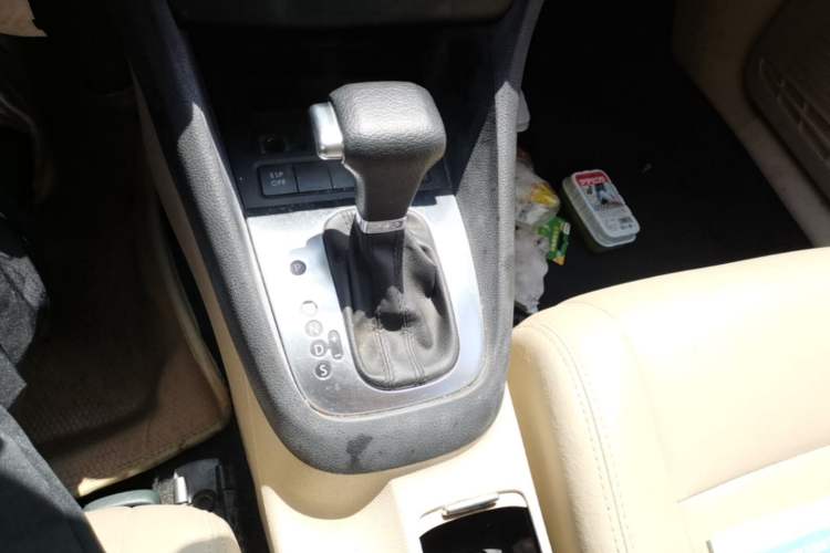 Used Volkswagen Golf 2010 1.4 TSI Automatic Comfort Model Gear Lever