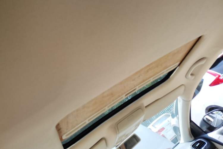 Used Volkswagen Golf 2010 1.4 TSI Automatic Comfort Model Headliner