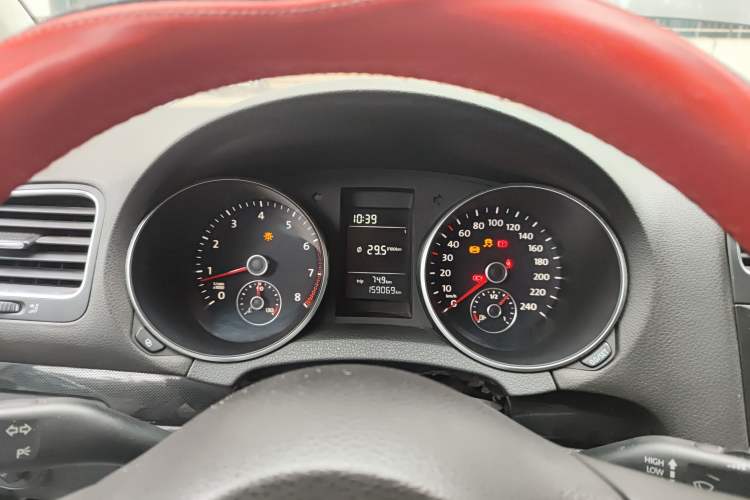Used Volkswagen Golf 2010 1.4 TSI Manual Comfort Model Instrument Cluster
