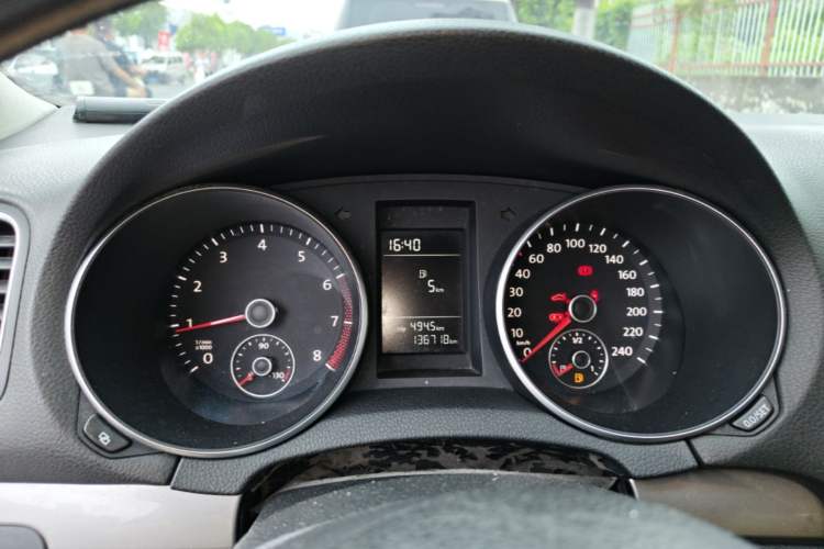 Used Volkswagen Golf 2010 1.6 Manual Fashion Model Instrument Cluster