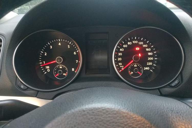 Used Volkswagen Golf 2010 1.4 TSI Automatic Luxury Model Instrument Cluster