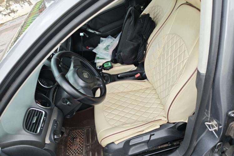 Used Volkswagen Golf 2010 1.6 Manual Fashion Model Left Front Seat