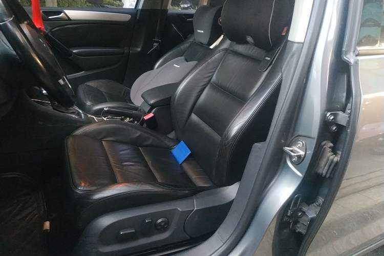 Used Volkswagen Golf 2010 1.4 TSI Automatic Luxury Model Left Front Seat
