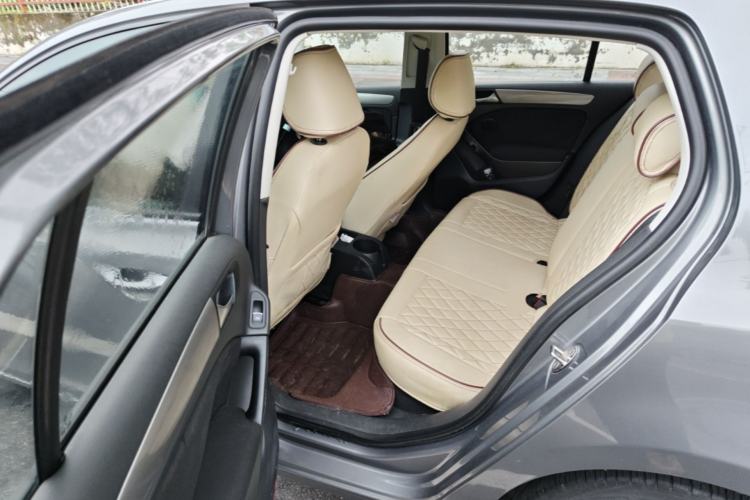 Used Volkswagen Golf 2010 1.6 Manual Fashion Model Left Rear Seat