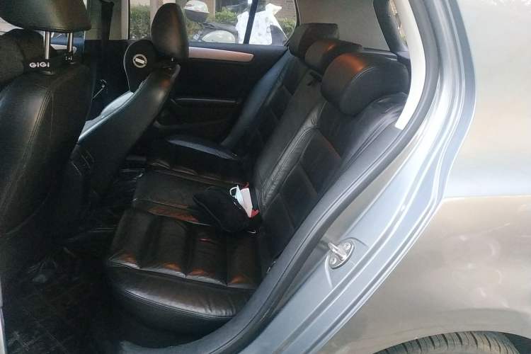 Used Volkswagen Golf 2010 1.4 TSI Automatic Luxury Model Left Rear Seat