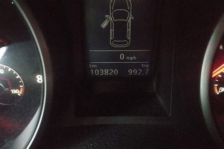 Used Volkswagen Golf 2010 1.4 TSI Automatic Luxury Model Odometer Close Up