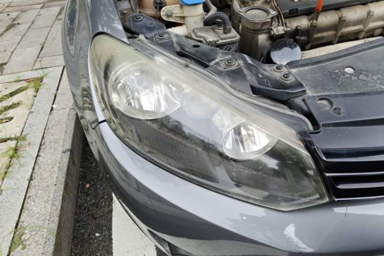 Used Volkswagen Golf 2010 1.6 Manual Fashion Model Right Front Headlight