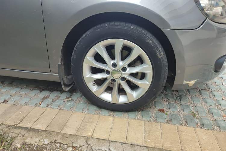 Used Volkswagen Golf 2010 1.4 TSI Manual Comfort Model Right Front Wheel Hub