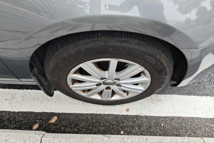 Used Volkswagen Golf 2010 1.6 Manual Fashion Model Right Front Wheel Hub