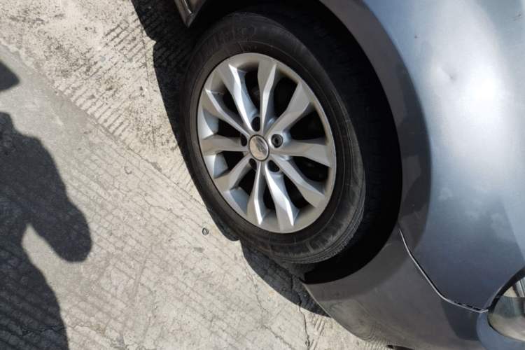 Used Volkswagen Golf 2010 1.4 TSI Automatic Comfort Model Right Front Wheel Hub