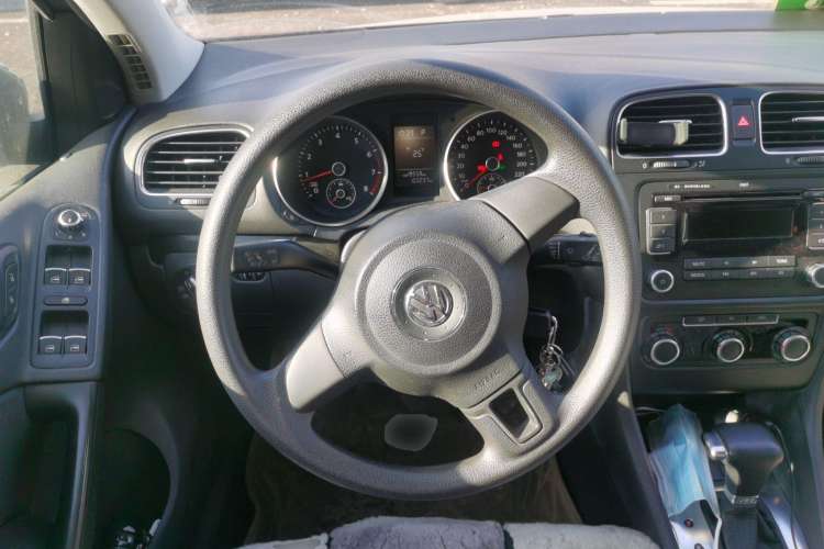 Used Volkswagen Golf 2010 1.4 TSI Automatic Comfort Model Steering Wheel