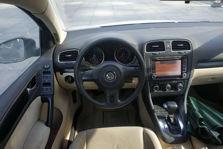 Used Volkswagen Golf 2010 1.4 TSI Automatic Comfort Model Steering Wheel