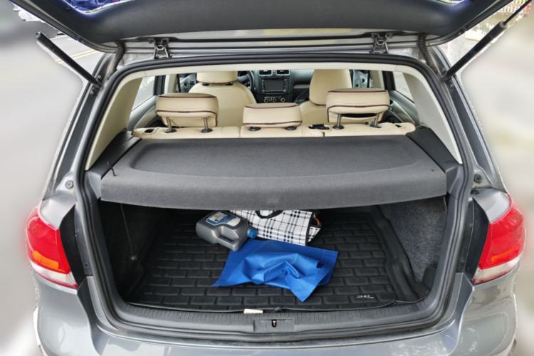 Used Volkswagen Golf 2010 1.6 Manual Fashion Model Trunk