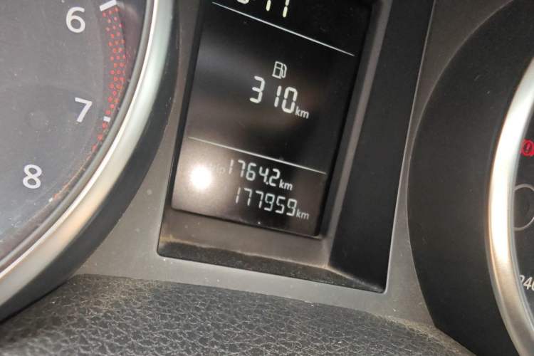 Used Volkswagen Golf 2010 1.4 TSI Manual Comfort Model Odometer Close Up