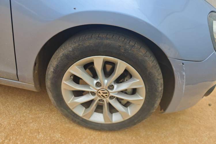 Used Volkswagen Golf 2010 1.4 TSI Manual Comfort Model Right Front Wheel Hub
