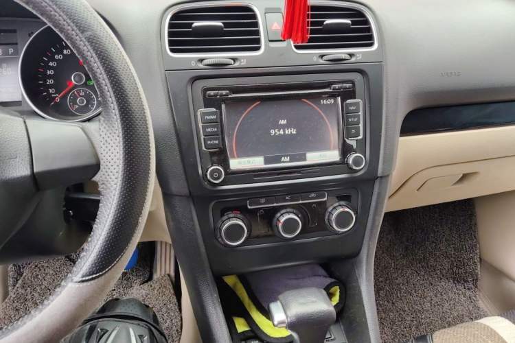 Used Volkswagen Golf 2010 1.4 TSI Automatic Comfort Model Audio And AC Panel