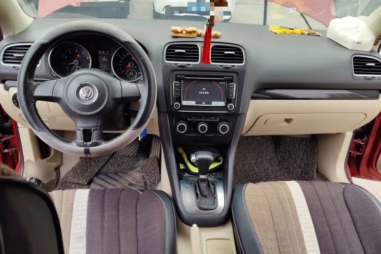 Used Volkswagen Golf 2010 1.4 TSI Automatic Comfort Model Center Console
