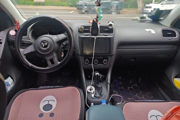 Used Volkswagen Golf 2010 1.6 Automatic Comfort Edition Center Console
