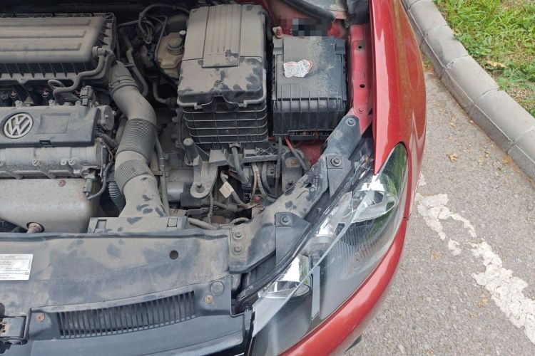 Used Volkswagen Golf 2010 1.6 Automatic Comfort Edition Engine Bay Left