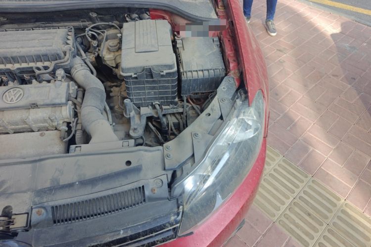Used Volkswagen Golf 2010 1.6 Automatic Fashion Model Engine Bay Left