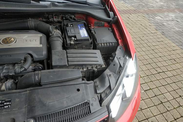 Used Volkswagen Golf 2010 2.0 TSI GTI Engine Bay Left