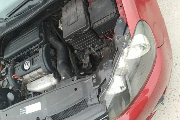 Used Volkswagen Golf 2010 1.6 Manual Comfort Version Engine Bay Left