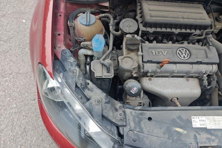 Used Volkswagen Golf 2010 1.6 Automatic Comfort Edition Engine Bay Right