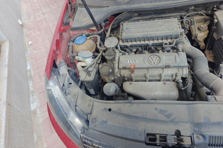 Used Volkswagen Golf 2010 1.6 Automatic Fashion Model Engine Bay Right