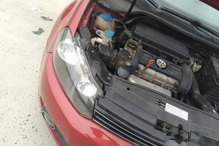Used Volkswagen Golf 2010 1.6 Manual Comfort Version Engine Bay Right