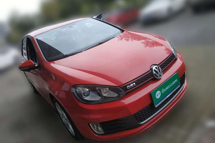 Used Volkswagen Golf 2010 2.0 TSI GTI Front Right 45 Deg